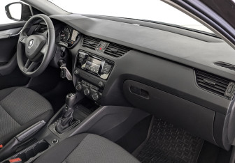 Подержанный автомобиль Skoda Octavia Liftback 2017 года (13 фото)