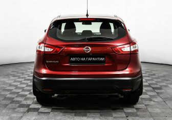 Подержанный автомобиль Nissan Qashqai 2015 года (6 фото)