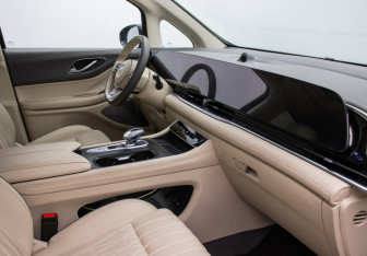 Подержанный автомобиль Voyah Dream 2024 года (7 фото)