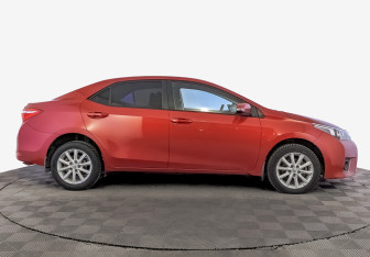 Подержанный автомобиль Toyota Corolla Sedan 2013 года (4 фото)