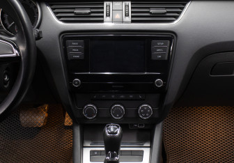 Подержанный автомобиль Skoda Octavia Liftback 2020 года (14 фото)