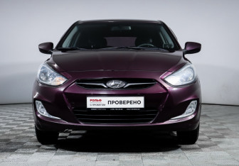 Подержанный автомобиль Hyundai Solaris Hatchback 2013 года (2 фото)