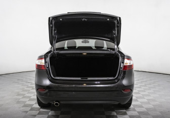 Подержанный автомобиль Renault Fluence 2011 года (14 фото)