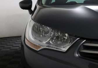 Подержанный автомобиль Citroen C4 Hatchback 2013 года (20 фото)