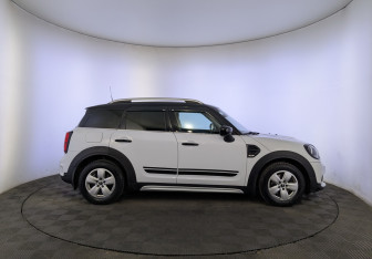 Подержанный автомобиль MINI Countryman 2019 года (4 фото)