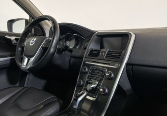 Подержанный автомобиль Volvo XC60 2014 года (9 фото)