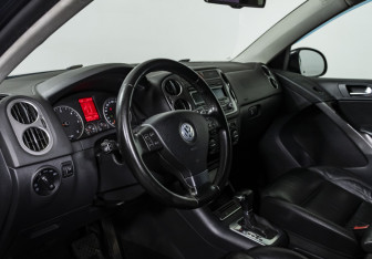 Подержанный автомобиль Volkswagen Tiguan 2009 года (9 фото)