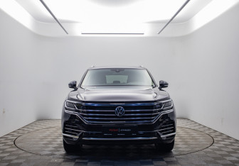 Подержанный автомобиль Volkswagen Touareg 2019 года (2 фото)