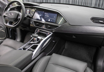 Подержанный автомобиль Geely Tugella 2023 года (11 фото)