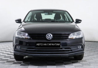 Подержанный автомобиль Volkswagen Jetta Sedan 2018 года (2 фото)