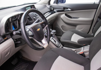 Подержанный автомобиль Chevrolet Orlando 2014 года (10 фото)