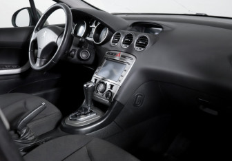 Подержанный автомобиль Peugeot 408 2013 года (9 фото)