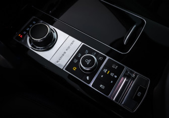 Подержанный автомобиль Land Rover Range Rover 2014 года (18 фото)