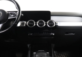 Подержанный автомобиль Mercedes-Benz GLB 2021 года (14 фото)