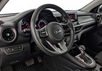 Подержанный автомобиль Kia Cerato Sedan 2019 года (15 фото)