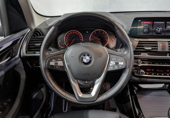 Подержанный автомобиль BMW X3 2020 года (22 фото)