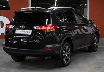 Подержанный автомобиль Toyota RAV4 2014 года (5 фото)