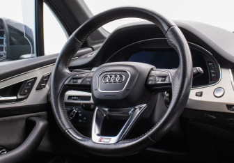 Подержанный автомобиль Audi Q7 2016 года (14 фото)
