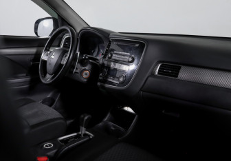 Подержанный автомобиль Mitsubishi Outlander 2012 года (9 фото)