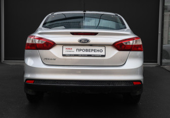 Подержанный автомобиль Ford Focus Sedan 2011 года (5 фото)