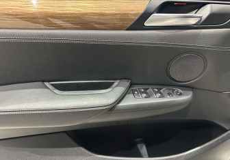 Подержанный автомобиль BMW X3 2011 года (17 фото)