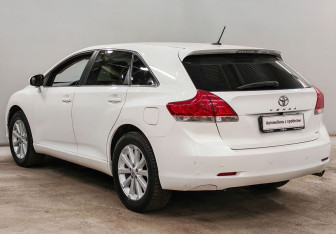 Подержанный автомобиль Toyota Venza 2010 года (7 фото)