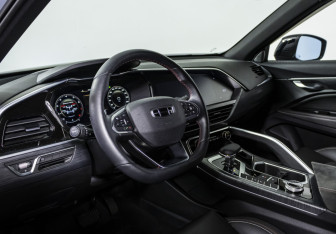 Подержанный автомобиль Geely Tugella 2022 года (11 фото)