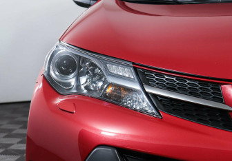 Подержанный автомобиль Toyota RAV4 2013 года (7 фото)