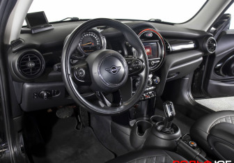 Подержанный автомобиль MINI Hatch 2019 года (23 фото)