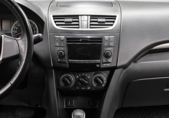 Подержанный автомобиль Suzuki Swift Hatchback 2011 года (15 фото)