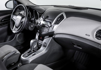 Подержанный автомобиль Chevrolet Cruze Hatchback 2013 года (9 фото)