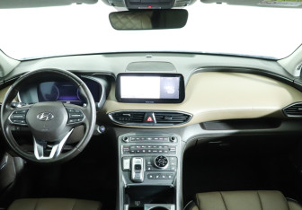 Подержанный автомобиль Hyundai Santa Fe 2022 года (12 фото)