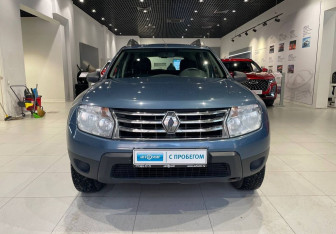 Подержанный автомобиль Renault Duster 2014 года (2 фото)