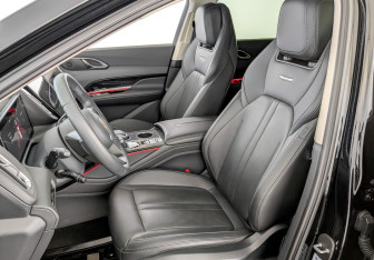 Подержанный автомобиль Hongqi HS3 2024 года (22 фото)