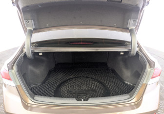 Подержанный автомобиль Hyundai Sonata 2018 года (10 фото)