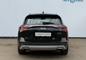 Подержанный автомобиль Infiniti QX50 2018 года (6 фото)