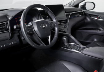 Подержанный автомобиль Toyota Camry Sedan 2023 года (14 фото)