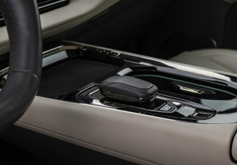 Подержанный автомобиль Zeekr 009 2023 года (18 фото)