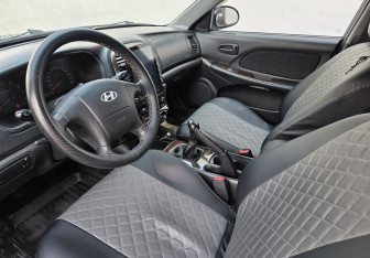 Подержанный автомобиль Hyundai Sonata 2006 года (9 фото)