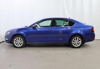 Подержанный автомобиль Skoda Octavia Liftback 2019 года (8 фото)