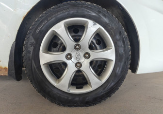 Подержанный автомобиль Hyundai Solaris Sedan 2013 года (19 фото)