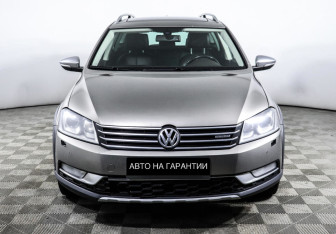 Подержанный автомобиль Volkswagen Passat Wagon 2012 года (2 фото)