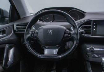 Подержанный автомобиль Peugeot 308 Wagon 2017 года (15 фото)