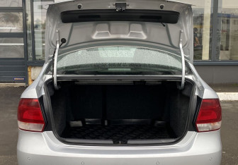 Подержанный автомобиль Volkswagen Polo Sedan 2011 года (10 фото)