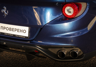 Подержанный автомобиль Ferrari FF 2015 года (9 фото)