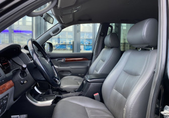 Подержанный автомобиль Toyota Land Cruiser Prado 2004 года (19 фото)