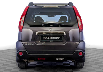 Подержанный автомобиль Nissan X-Trail 2014 года (6 фото)