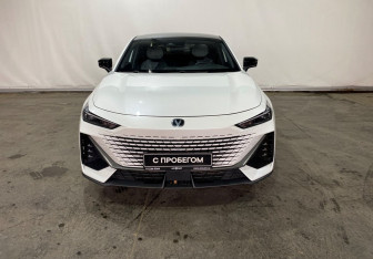 Подержанный автомобиль Changan UNI-V 2023 года (2 фото)