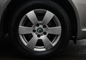 Подержанный автомобиль Skoda Octavia Liftback 2010 года (19 фото)