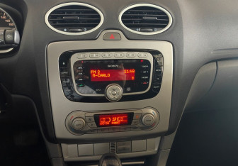 Подержанный автомобиль Ford Focus Hatchback 2010 года (14 фото)